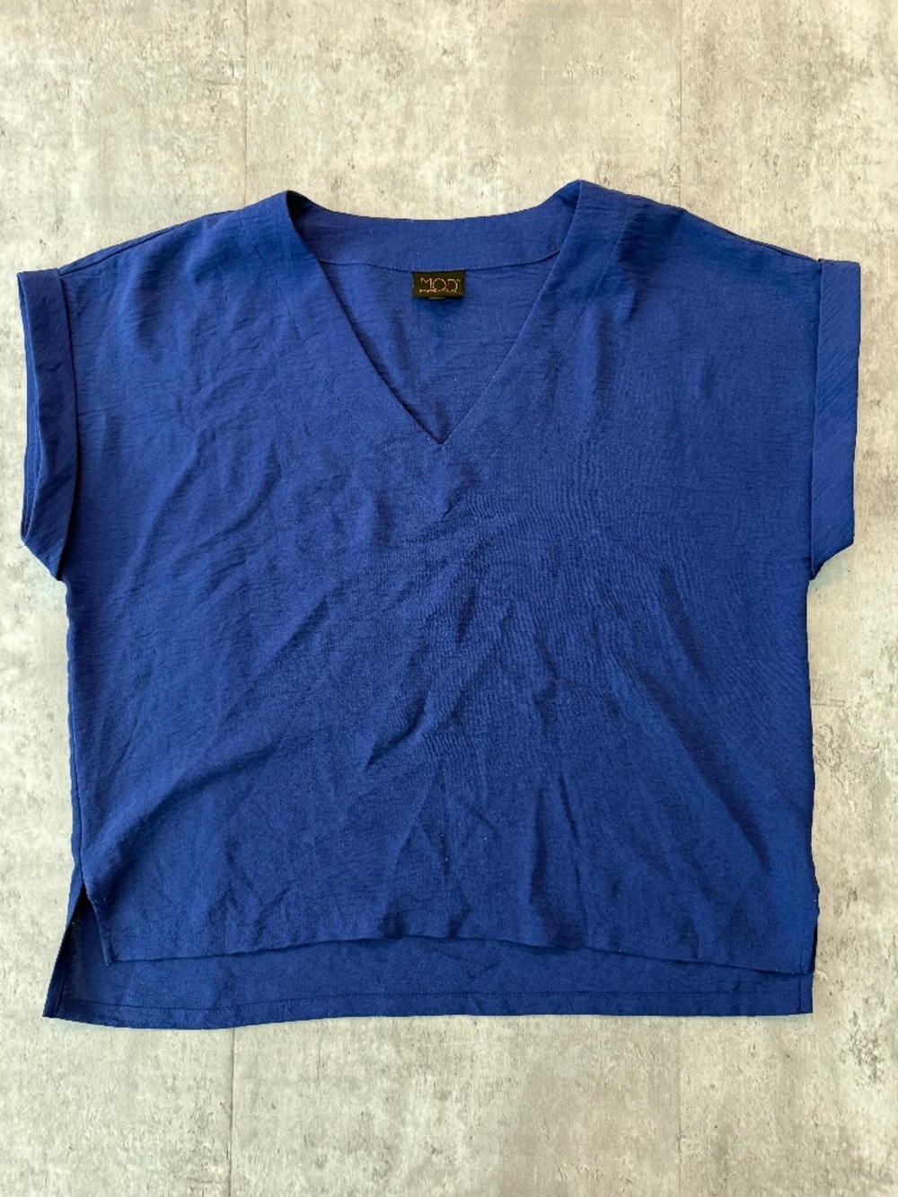 Modern Women's Boxy Sleeveless Cropped Boxy Blue V-Neck Blouse - Size M